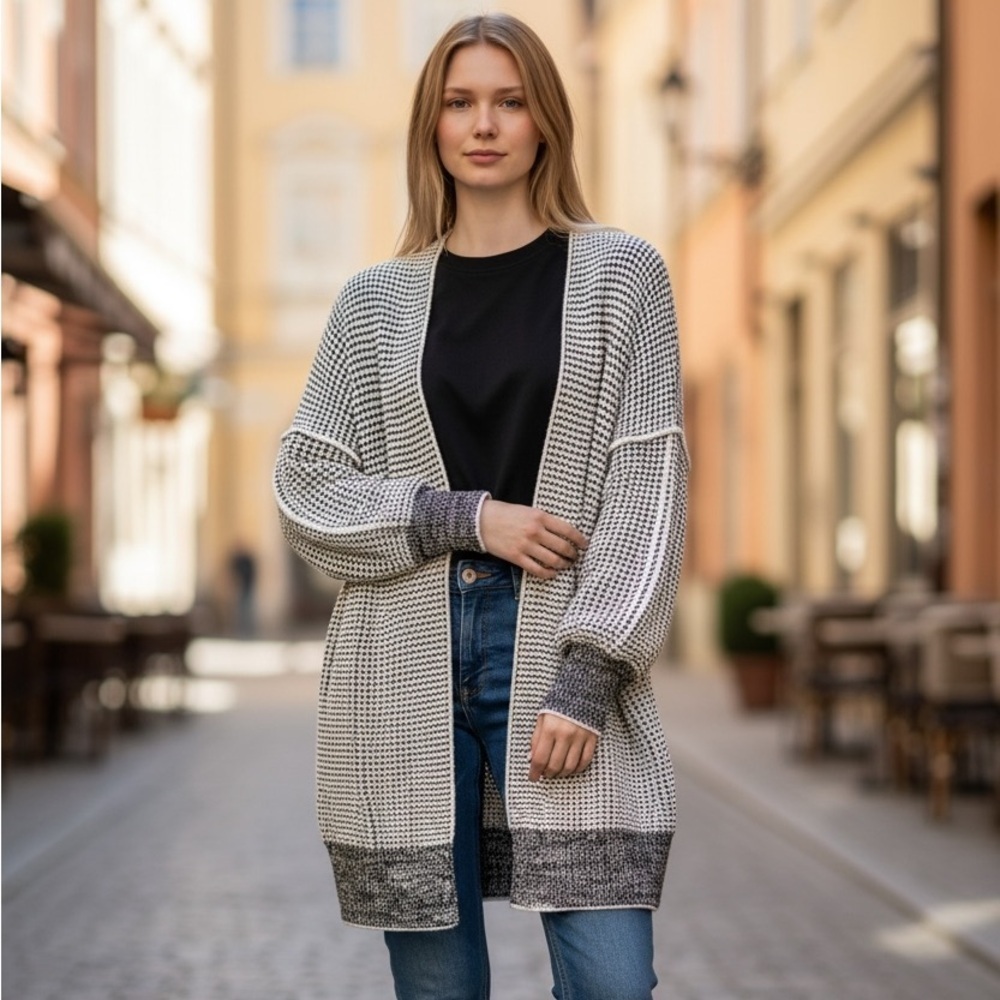 TEXTURED OPEN FRONT CARDIGAN – SIZE MEDIUM – NEUTRAL COZY SWEATER